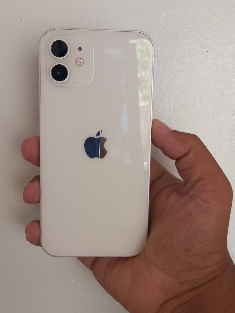 iPhone 12
شرق أوسط وتر مكفول 
بطارية/79
ذاكرة/64
بيع او مراوس 
265 وبيه مجال
***********

