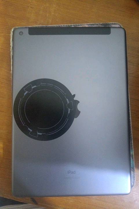 ايباد 9 الذاكره 256 نظافه الايباد 99 ابد ما مفتوح ايباد يخبل بعده جديد اطيك ويا كارتونته
تگدر تحددلي بالضبط الموديل: iPad 9 Wi‑Fi لو Wi‑Fi + Cellular؟: 
9
هل ويا الايباد الشاحن والكيبل الأصلي همين لو بس الكارتون؟: 
نعم كلشي ويا الشاحنه الاصليه 
وين مكان الاستلام بالضبط، وشكد السعر النهائي وهل بيه مجال للتفاوض؟: 
بغداد /الشعب بي مجال قليل 