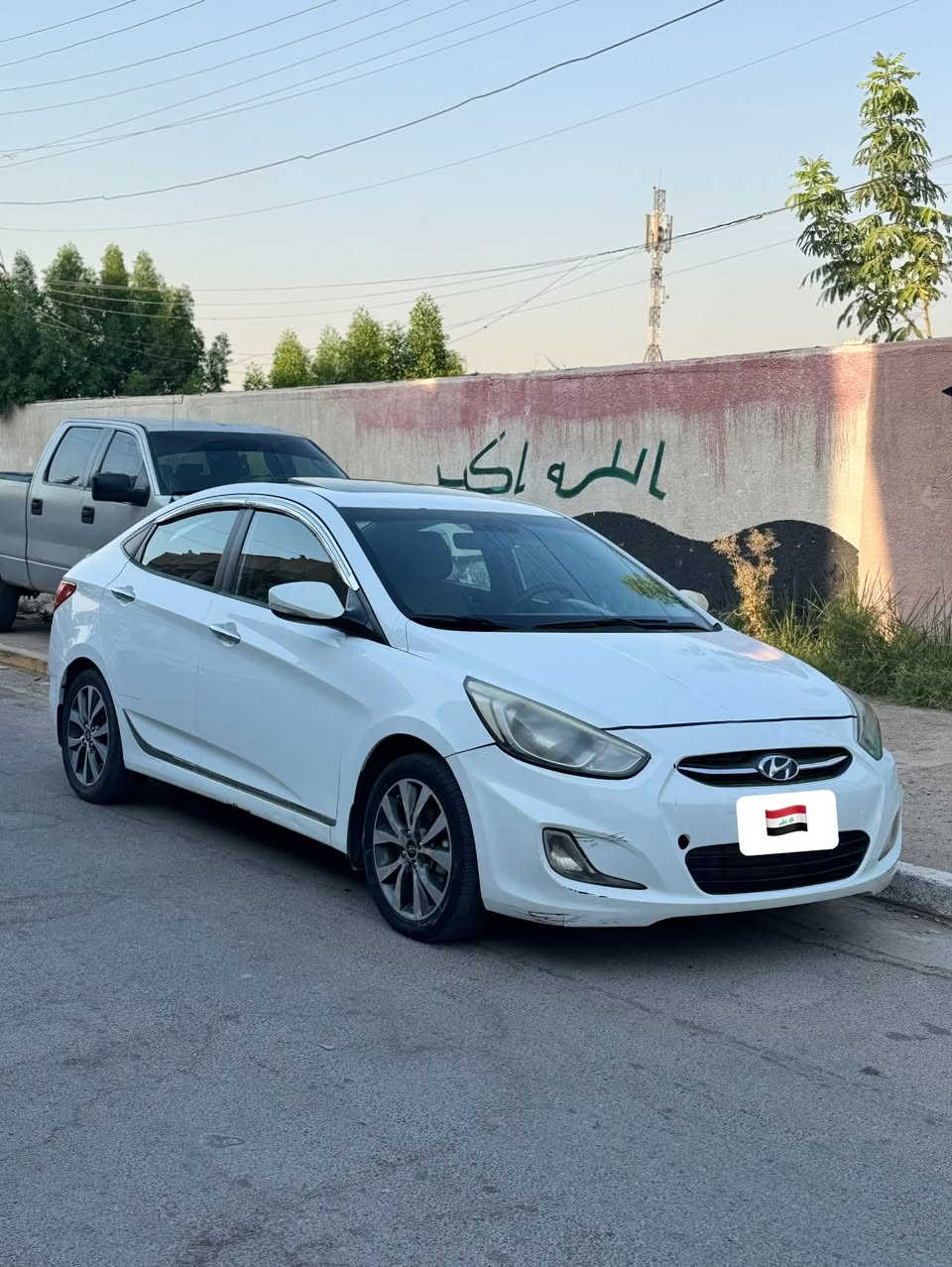 سلام عليكم
اكسنت مديل 2016
رقم بغداد 
خليجي مكينه 1600
فول موصفات بيه فقط 
قطعتين بدون دواخل  
السعر ٩٥ وبيه مجال
مكان بغداد سيديه 
***********
