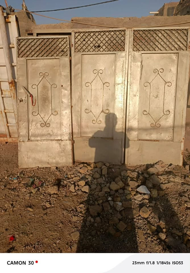 سلام عليكم  باب ثلاث طلاقات للبيع سعر خاص ***********
