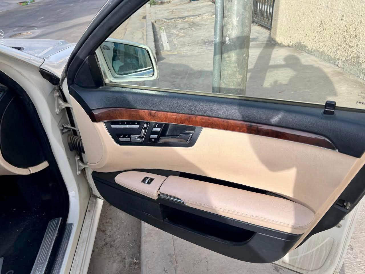 ادوات ادوات 2009 محدثهً13 AMG فول الفول.  كصته جنطه  رقم شمالي متومه شرط حاسبه   بيع او مراوس السعر 70 ورقه وبيها مجال  مكان السياره بغداد لاستفسار ***********ادوات ادوات كصته جنطه
