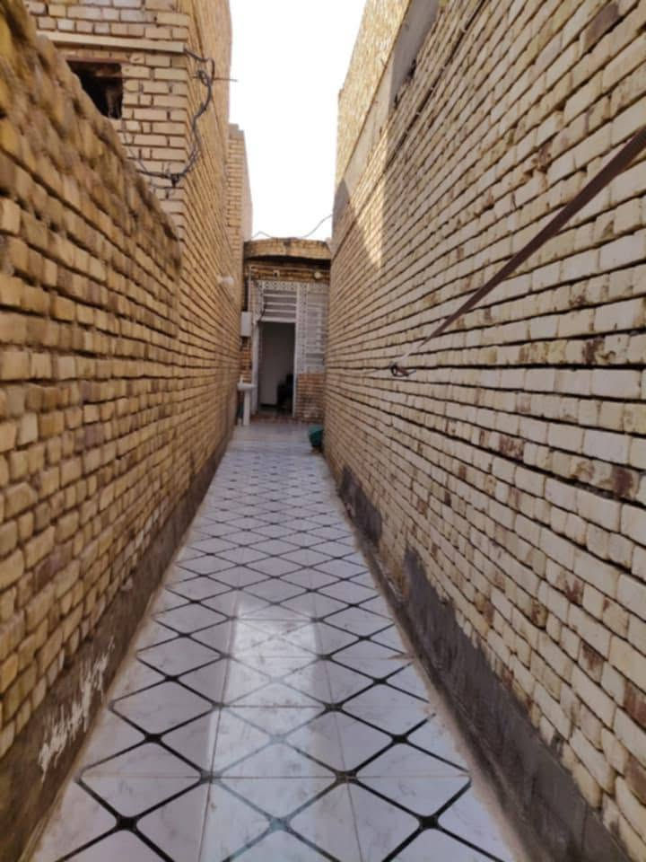 بيت طابو صرف للبيع
وجه على ساحه

خلفي المساحه ١٠٠ متر 
البناء طابوك كونكريت مسلح حديث

المكان الاسكان الصناعي نهايه شارع الجامع
حي المهندسين 

يحتوي على صاله وغرفه واستقبال ومطبخ وصحيات

السعر مناسب مال بيع

للاستفسار الاتصال على ابو قاسم الدلال 
***********11
