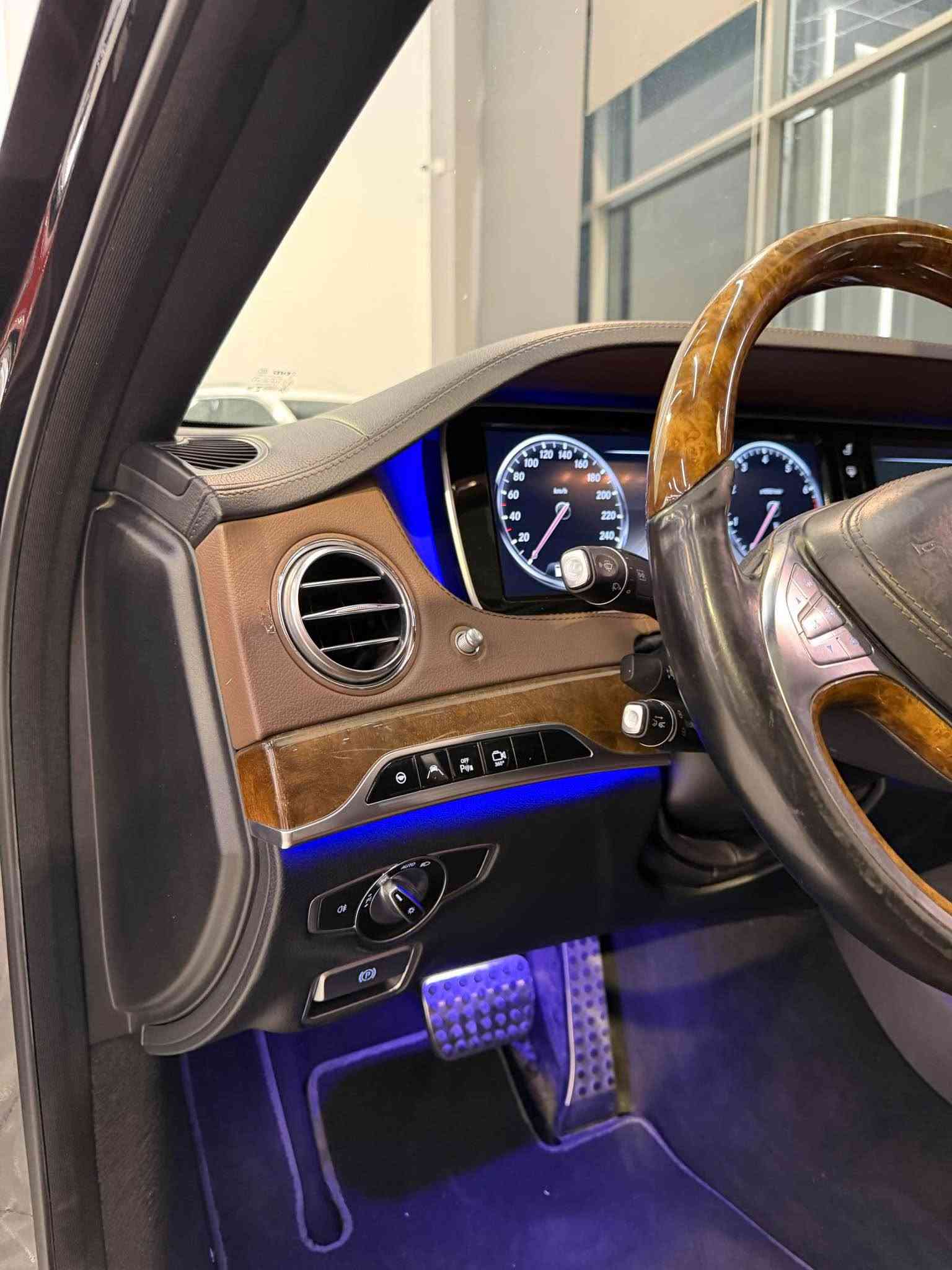 السلام عليكم
للبيع Mercedes S500 2014 وارد الماني كلين تايتل
سعر/ 380$ ورقه بيها مجال لطيبين 
مكينه 8 سلندر (4فصوص) 
بانوراما ٥ بردات ٤ كامرات حساسات 360 اوتو بارك رادار امامي رادار خلفي نقطه عمياء كشن تدفئه و تبريد كشن يفتر ويه لستيرن قياده اليه ثلاجة خلفيه عطر بجكمجة شاشات خلفيه بصمه ابواب بصمه تشغيل جكات تنزل وتصعد كشن خلفي مفصول vipداخل لدات ٧ الوان جنطه كهرباءكشنات خلفيه كهرباءداخل جلد ابيض (اصل)ماشيه 123  الف کیلومتر
للاستفسار: *********** whats app أربيل, العراق
