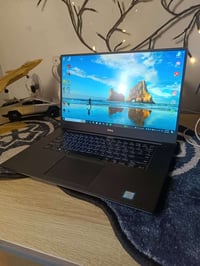 ديل 5520 • i7 جيل ٧ • كرت ٤گيگا