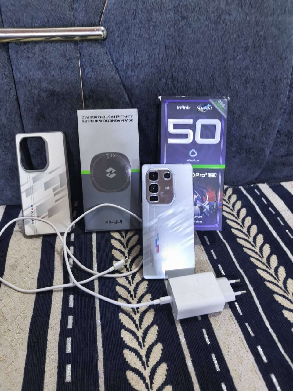 نفنكس توت خمسين برو +5G رام 12+12 ذاكره 256 تلفون زلخ ما بي سعره550  للتصال ***********

نص مكتوب في الصور:
- هاتفي الكاميرا الخلفية 50M OIS+50M OIS+8M الكاميرا الامامية 32M البطارية 5200mAh الشاشة 1080x2436 إصدار Android 16 رقم الإصدار 16.3.0.150SP04(OP005PF001AZ) إصدار الجهاز V1.2 الرقم التسلسli 14071255CC100805 معلومات الهاتف بطاقة الضمان الإلكتروني المعلومات القانونية برنامج تحسين تجربة المستخدم
- XOS هاتف Infinix NOTE 50 Pro+ 5G اسم الجهاز ٥٩,٧٨ غ.ب / ٢٥٦ غ.ب التخزين Infinix X6856 الطراز Dimensity 8350 Ultimate وحدة المعالجة المركزية ١٣,٠٠ غ.ب+١٣,٠٠ غ.ب RAM 50M OIS+50M OIS+8M الكاميرا الخلفية 32M الكاميرا الامامية 5200mAh البطارية