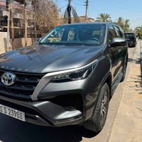 تويوتا فورجنر موديل 2023 ماشيه  27 الف km رقم بغداد الدولي سنويه بسمي ...