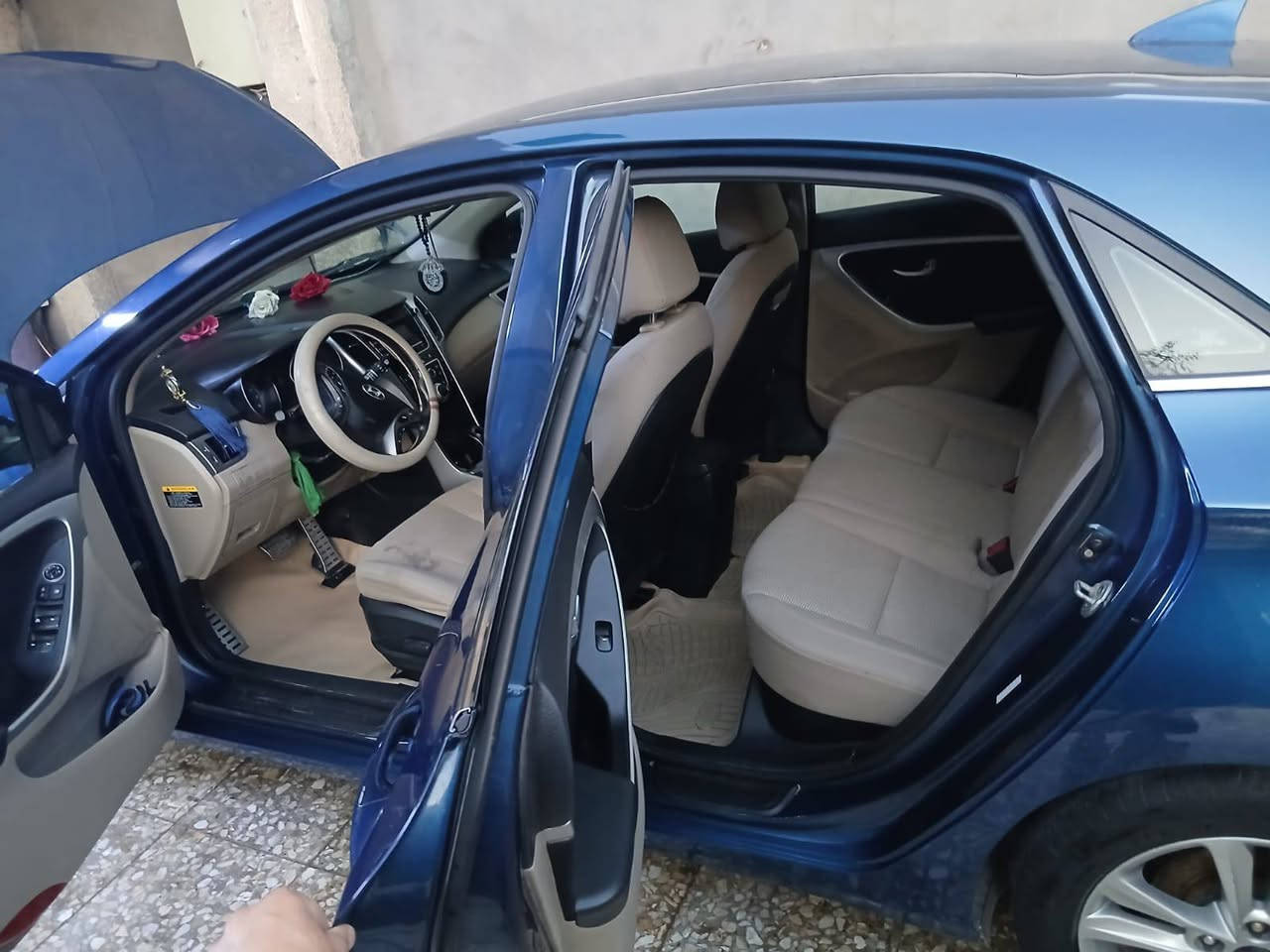 السلام عليك الانترة هاج باك ct نيلي موديل 2016 حادث خفيف مرفق بل صور بصمة تبريد فول ماشية 99 ميل محرك Gdi السعر 92 وقابل للتفاوض بشي بسيط رقم بغداد موقع السياره بغداد 
للاستفسار الاتصال على الرقم ***********
بسمي السياره غير متواجد فيس الاتصال او واتساب
