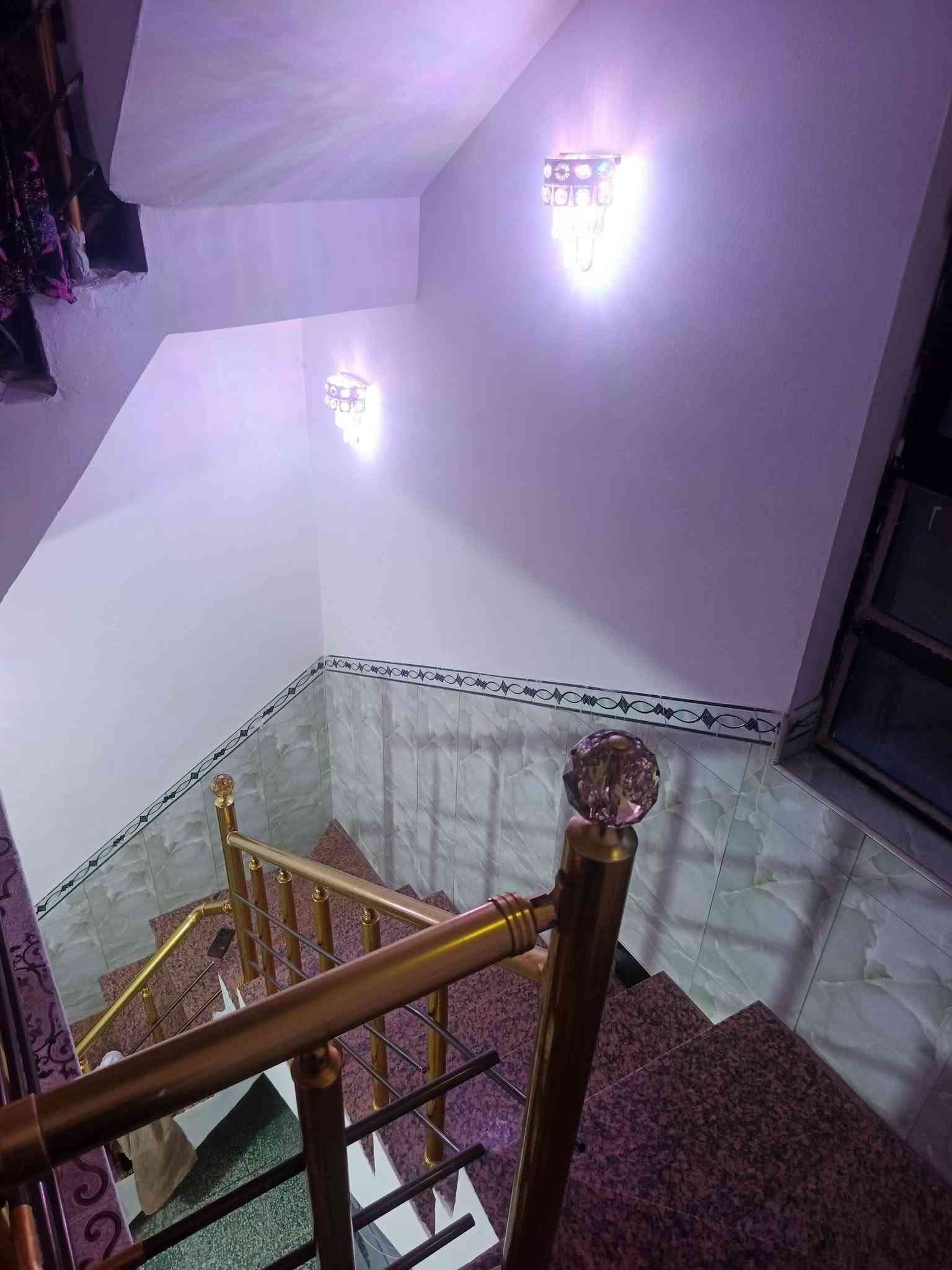 بيت ١٠٠متر للبيع حي النداء ب٥٩ صب كونكريت طابقين دبل فاليوم كامل مكمل 
استقبال ومطبخ وصاله وغرفه وحمامات داخليه وخارجيه والطابق الثاني ٣غرف وحمام سيراميك كاشي سقوف ثانويه 
بصف الركن قرب شارع ١٥ ومدرسة حسن نصرالله السعر ١١٥ 
***********
