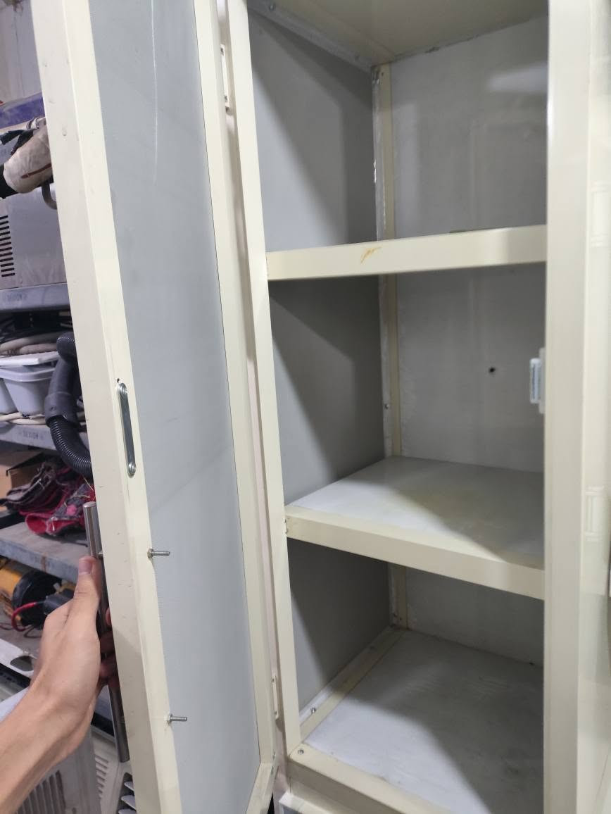 للبيع
 كاونتر قياس 2متر  + ملحق نضيف جدا السعر ب200الف مكاني بغداد حي الجامعه نهايه شارع المصرف قرب الجمعيه للاستفسار الاتصال ع الرقم *********** بغداد, العراق

