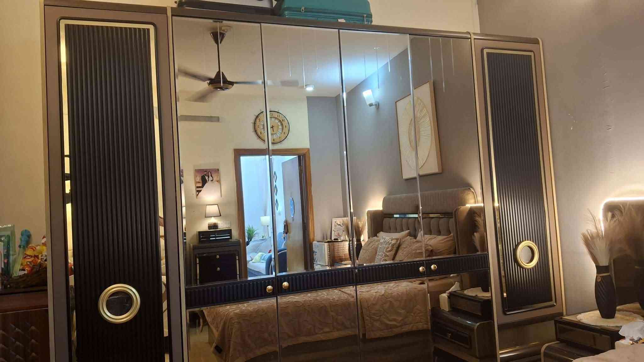 > غرفة نوم تركي اخت الجديد 🛏️
> مستخدمة قليل نظافة 100%
> ليد + مخمل + شغل ثگيل
> بغداد اليرموك 
> السعر [ 750]
