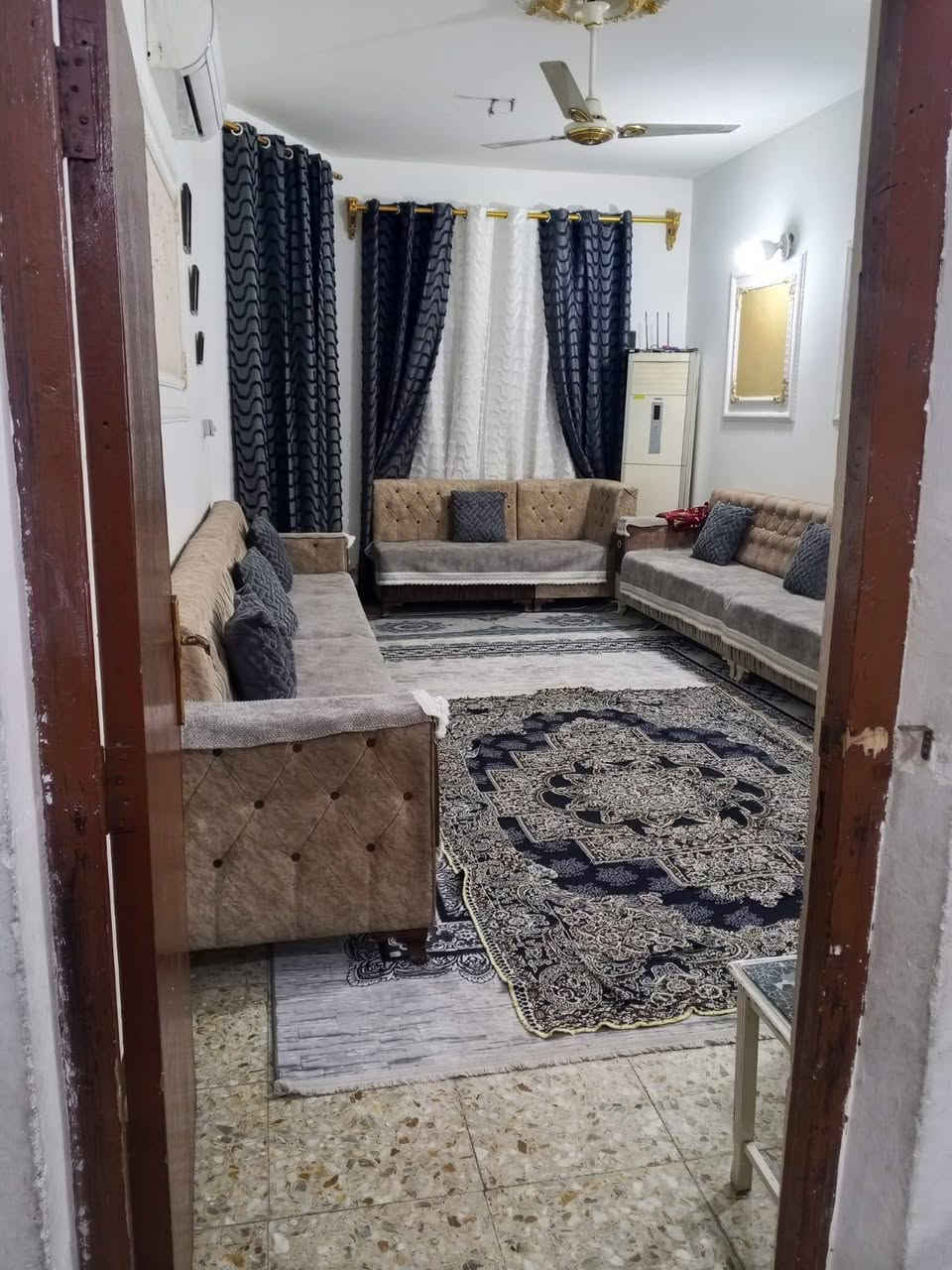 بيت للبيع طابو صرف ١٢٥ متر واجها ٦ وربع نزال ٢٠مترالكفائات شارع ال100 وجه الكفائات من جهه الشماعيه طابقين اربع غرف نوم واستقبال وصاله وحوش وصحيات  وحمامين داخلي وخارجي ومنور السعر ١٧٥ مليون ***********
