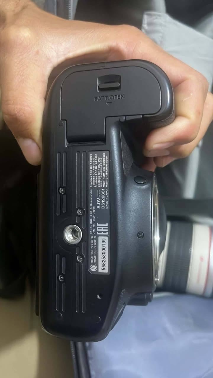 📸 للبيع – Canon 6D Mark II

كاميرا Canon 6D Mark II بحالة نظيفة جدًا، والنظافة موضحة بالصور 👌
🔹 الشتر: 40K

🔭 Extender 2X للكانون
بحالة نظيفة، يضاعف البعد البؤري للعدسة ×2.
مثلاً: 70-200 ◀️ 140-400 

📩 للاستفسار وباقي التفاصيل: راسلني هنا أو واتساب
📱 ***********

🚚 متوفر توصيل لجميع محافظات العراق 🇮🇶
