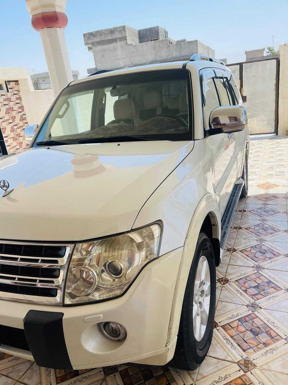 السلام عليكم 
 باجيرو موديل 2010 بغداد بأسمي
السيارة وارد خليجي گير   محرك 3.5 خير من الله
السيارة نظيفة بدون طخة او ضربة منضومه بنزين جديده نوزل فيت بم كله جديد 
فتحة سقفية ، مانع انزلاق ،مصابيح امامية زينون ، دفع رباعي دمام بالجنطه  
السعر128$ وبيها مجال ***********
