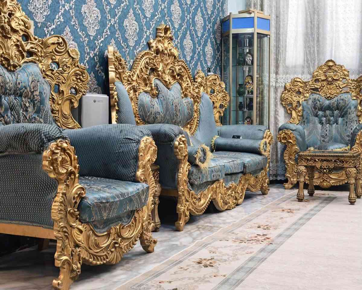 السلام عليكم
تخم ونص 
للبيع  النوع مصري 
العنوان النجف حي النداء 
عدد المقاعد 
3 قنفات 
6 كراسي 
طبلة كبيرة واحدة 
4 طبلات صغيرة 
النظافه 80%
السعر مليون و 250 الف
***********
