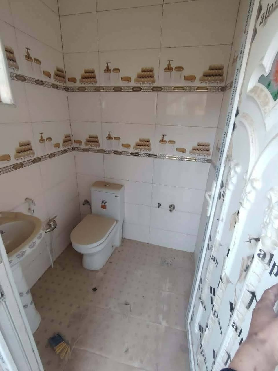 بيت مساحته 100 متر طابو زراعي سند 25 مامسكون صار سنه عل بناءه غرفتين نوم وحده فوك وحده جوه صحيات 3 وحده فوك وحده جوه وحده خارجيه هول وصاله واستقبال واجهته أكثر من 5 شارعه تقريبا عرضه 8
عنوان البيت شارع 80 جهة كربلاء خلف سفينة النجاة
#السعر_90_مليون
#للاستفسار_***********
