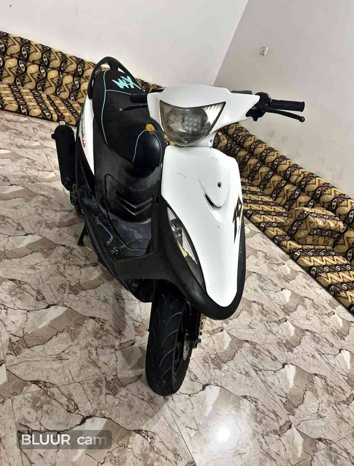 السلام عليكم دراجه ماكس للبيع دراجه أحله من الصور تجي وشوف بعينك بوشه 49 محرك مفتوح السعر 500 وبيها مجال شي قليل الاستفسار اتصل ع رقم ***********

نص مكتوب في الصور:
- BLUUR cam