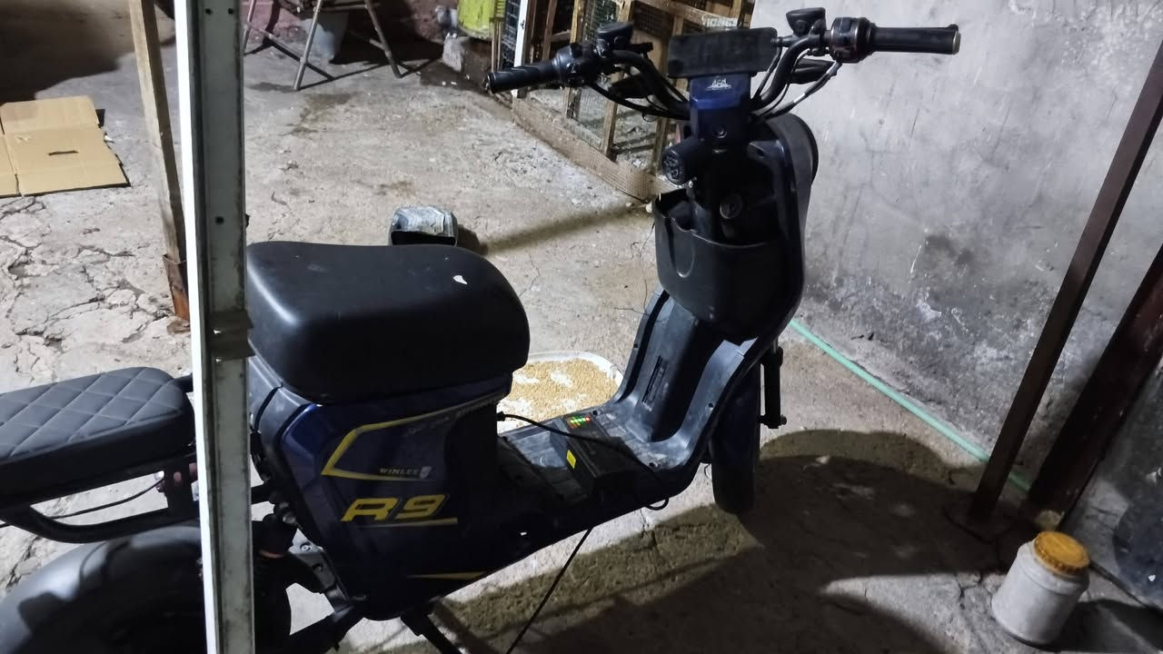آر 9مزوده سته باتري ملف وعقل2000سعر 350بيها مجال حك الجيه بطاريات بيهم تفخه ٣العنوان بصرة كرمه علي ***********عادي مراوس
