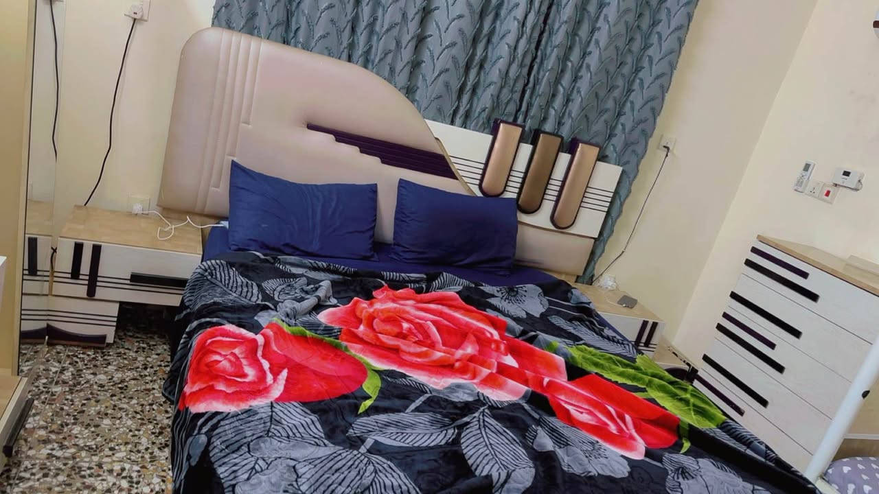 نفرين تركي • ميز تواليت • المنصور