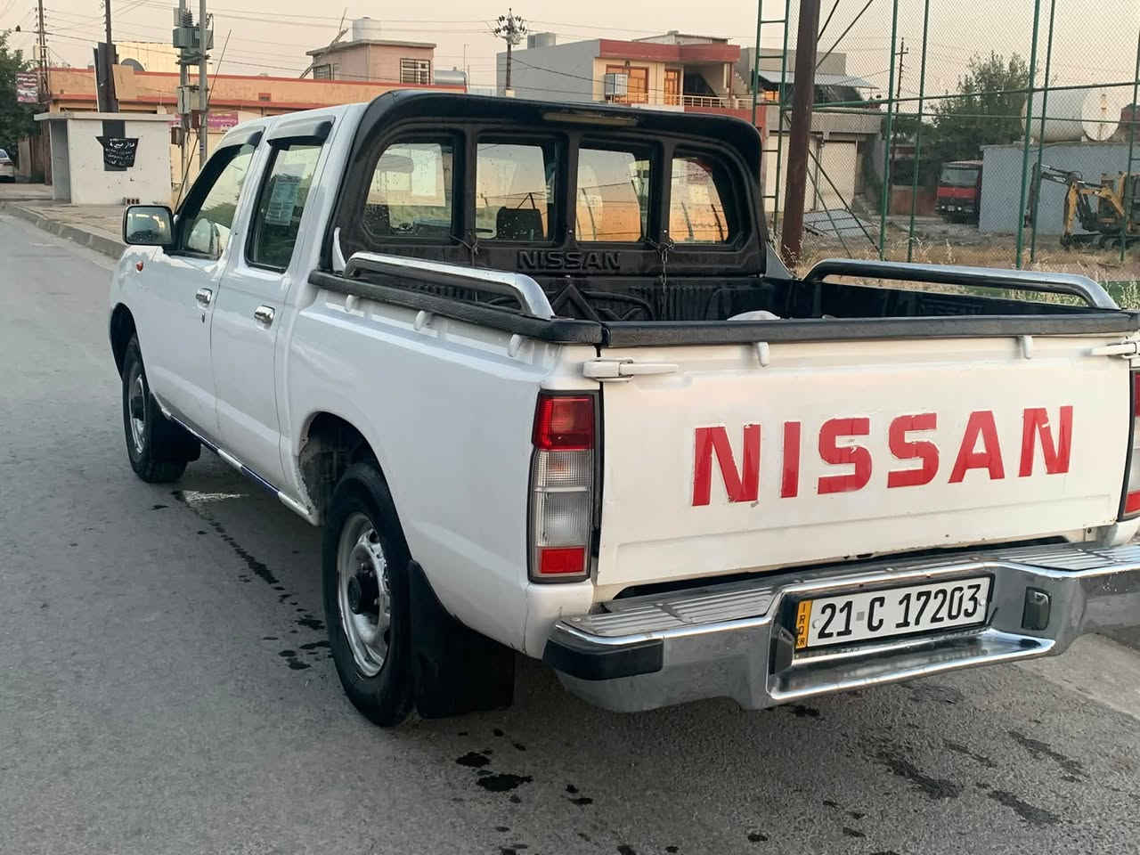 نیسان پیکاب ٢٠٠٦ سەنەوی تا ٢٠٢٩ تازەیە بەناوی خۆمانەوەیە هەزەی تازەیە خرامەو تەحویل و وەکەلات بەشەرت دەعم و لێدراو بەشەرت وەرگەراو بەشەرت سەیارەکە تێزابی بەسارە رژاوە بۆیە ئەو لایەشی بە بۆیاخ دانراوە سۆنەرەکەیم داناوە 
مەکینەی نەکراوەتەوە بیلادە سەیارەکە هی ماڵە هی مەعرەز نیە زۆر ڕێک و پێک و تازە ماوەتەوە
٩٨ مەجالێکی کەم
***********
