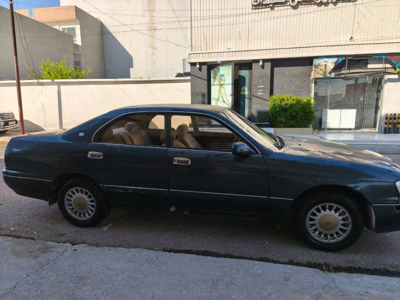للبيع بطة موديل 1994 باسمي رقم انكليزي ، محرك وكير جدد قبل شهر ، تخم تايرات وبطارية ، عليها ادامة كاملة بور وسلف وواتربمب وفيتبمب وبريك ودسكات ولويات وراديتر وبلكات وقوايش ، بيها جراد واضح بالصور ، السيارة مكلفتني 75 ورقة ، السعر 65 قابل للتفاوض ، للتواصل *********** ، ***********
