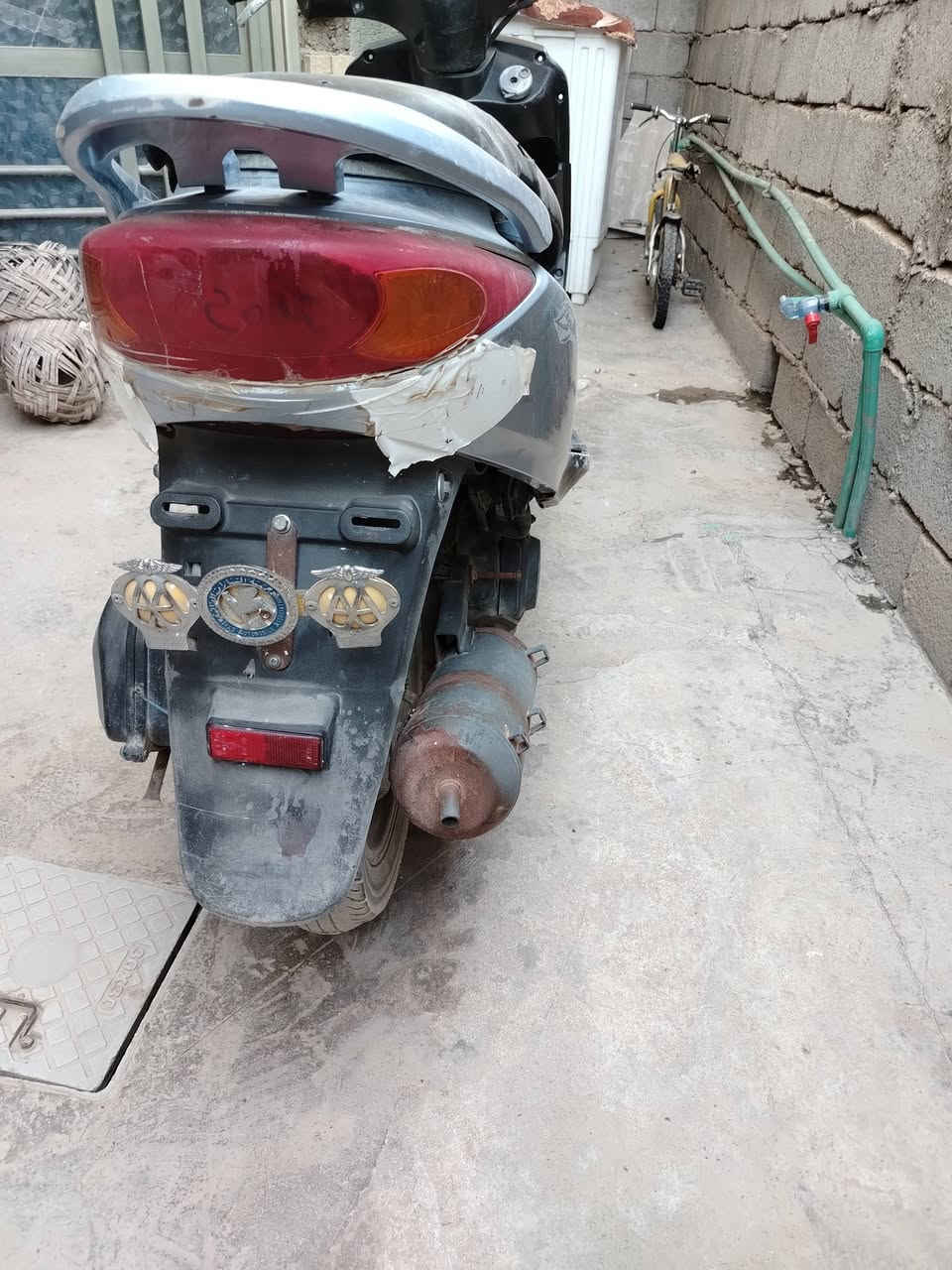 السلام عليكم بريز كابريتر للبيع دراجه خير من الله بيه مكينه ماشاء الله نقص كفرات وترتيب كهربائيات تايرات جدد الله شاهد تأخذه بس بانزين ودهن سعر ٣٠٠ قفل *********** هذا رقم بس واساب العنوان بغداد الدورة
