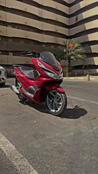 دراجه pcx جيل رابع مشتريهة جديدة بدل كفارات اصلية اكرر اصلية دراجه نكر...