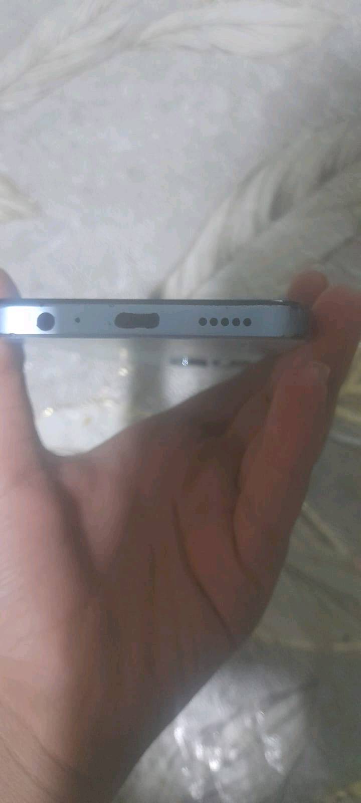 للبيع: Honor X6a بحالة جيدة جداً!
​المواصفات: ذاكرة 128 جيجابايت / رام 4 جيجابايت / بطارية ضخمة 5200 مللي أمبير.
​مدة الاستخدام: سنتان (استعمال نظيف، ويعمل بكفاءة ممتازة ودون مشاكل)فقط الشاشة مكسورة
​السعر:300 (قابل للتفاوض البسيط) 
​للتواصل: ***********