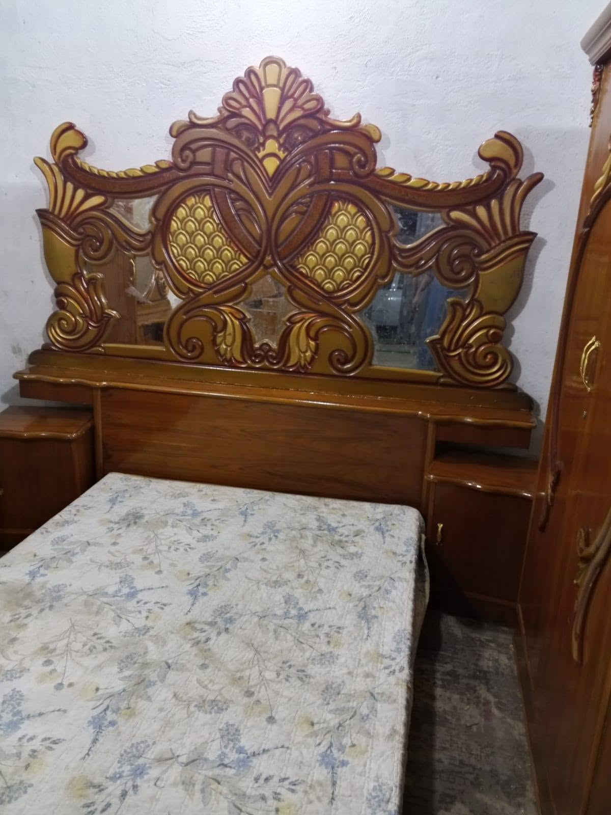 550غرفه خمس ابواب زاويه كنتوريه صاج بغداد الحسينيه مال الراشديه وعندي توصيل ***********
