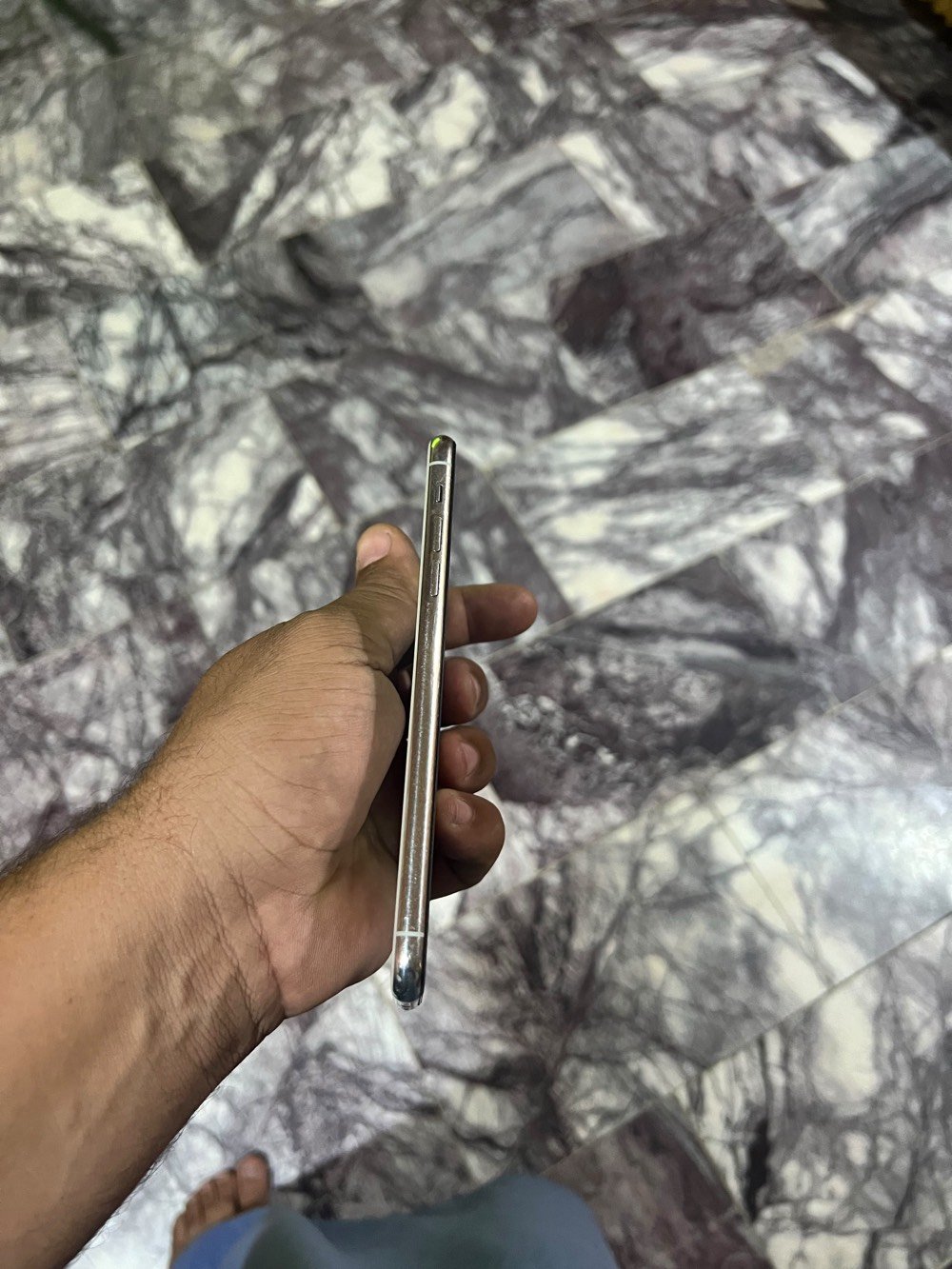 سلام عليكم ايفون 11 برو ماكس ذاكره 256 مفطور لكلاس. مثل ماواضح بلصوره مامفتوح ابد مكاني بغداد بلديات***********