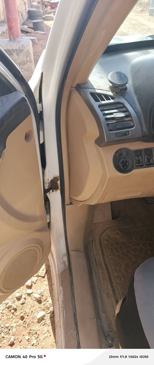 سلام عليكم سياره تيكو للبيع اقصاد
السيارا ببها بنيد مبدل 
ومكينه كايمه يرادلها تجفيت
سعر الكلي 42 معدمه 20 ولباقي اقصاد
***********
