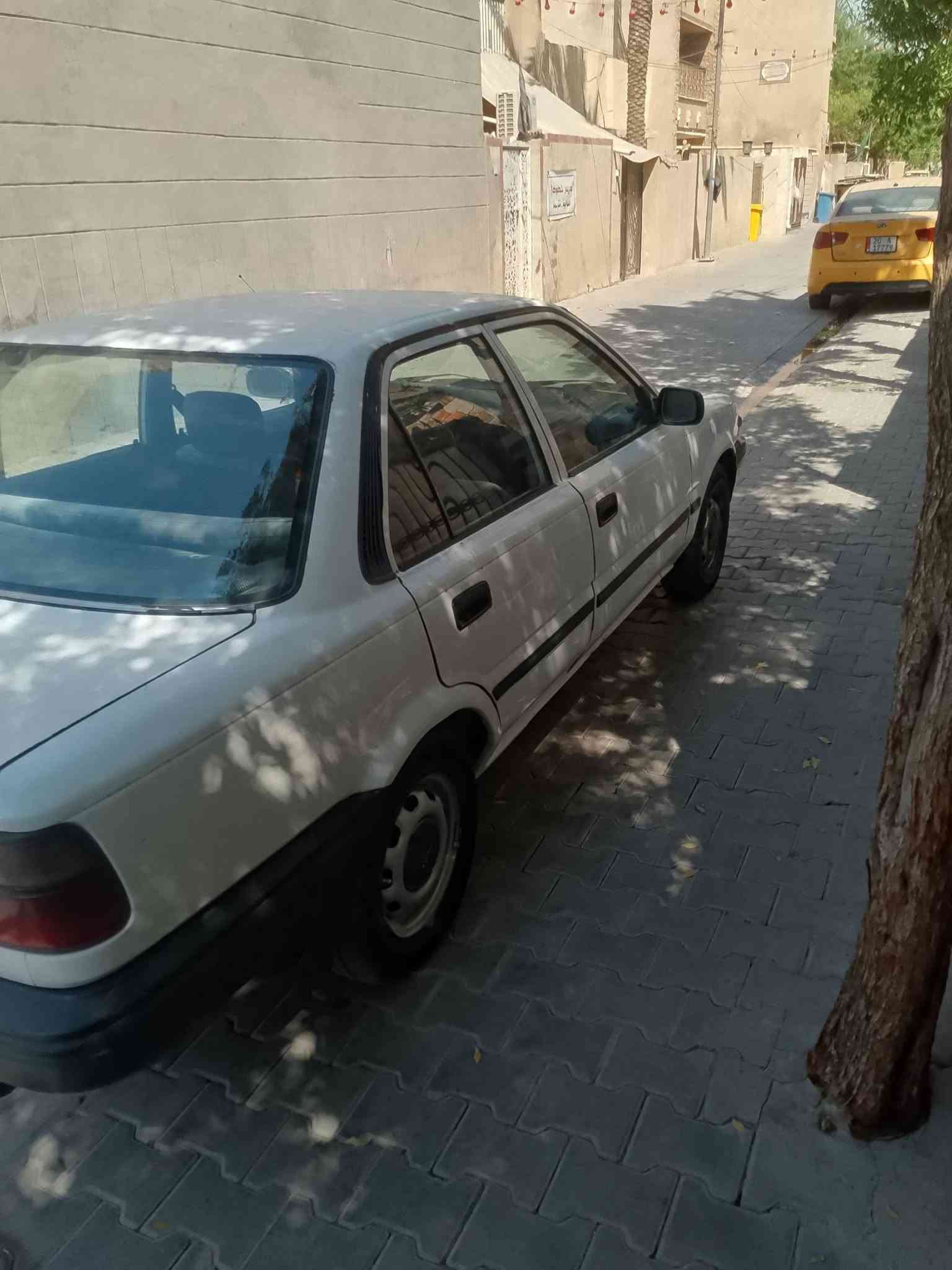 سيارة للبيع كورلا
موديل 1990
يسره بلاد
سياره بلاديه من دعاميها للدعمياء 
سعر 40 ورقه
كلشي نظيف بيها سياره 
رقم الهاتف / ***********
عنوان بغداد جديده رقم فقط على رصيد

