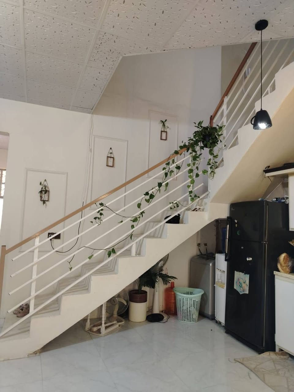 سلام عليكم دار حديث للبيع مساحه 100متر 5*20 طابقين طابق الأول كامل اي أنقص مابي طابق اثاني هيكل بدون سكف الموقع زراعي محمد ليلى جزء الاول قريب ع الشارع الرئيسي ***********
