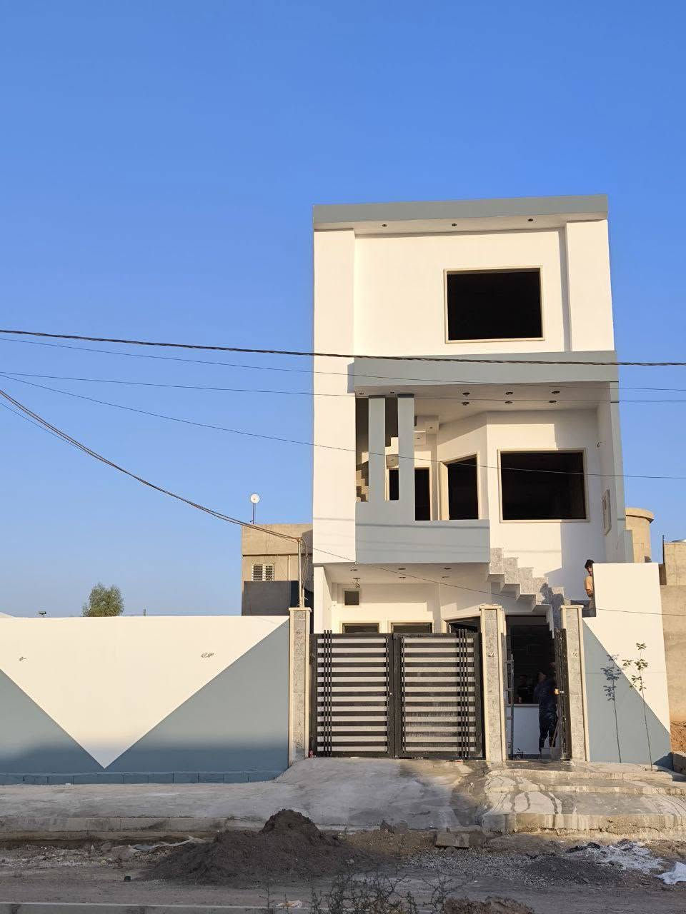 ***********يوسف الصباغ 
لعمل كافة الاصباغ الداخلية والخارجية والابواب والشبابيك ومانع الرطوبه 
للتواصل على الرقم ***********
