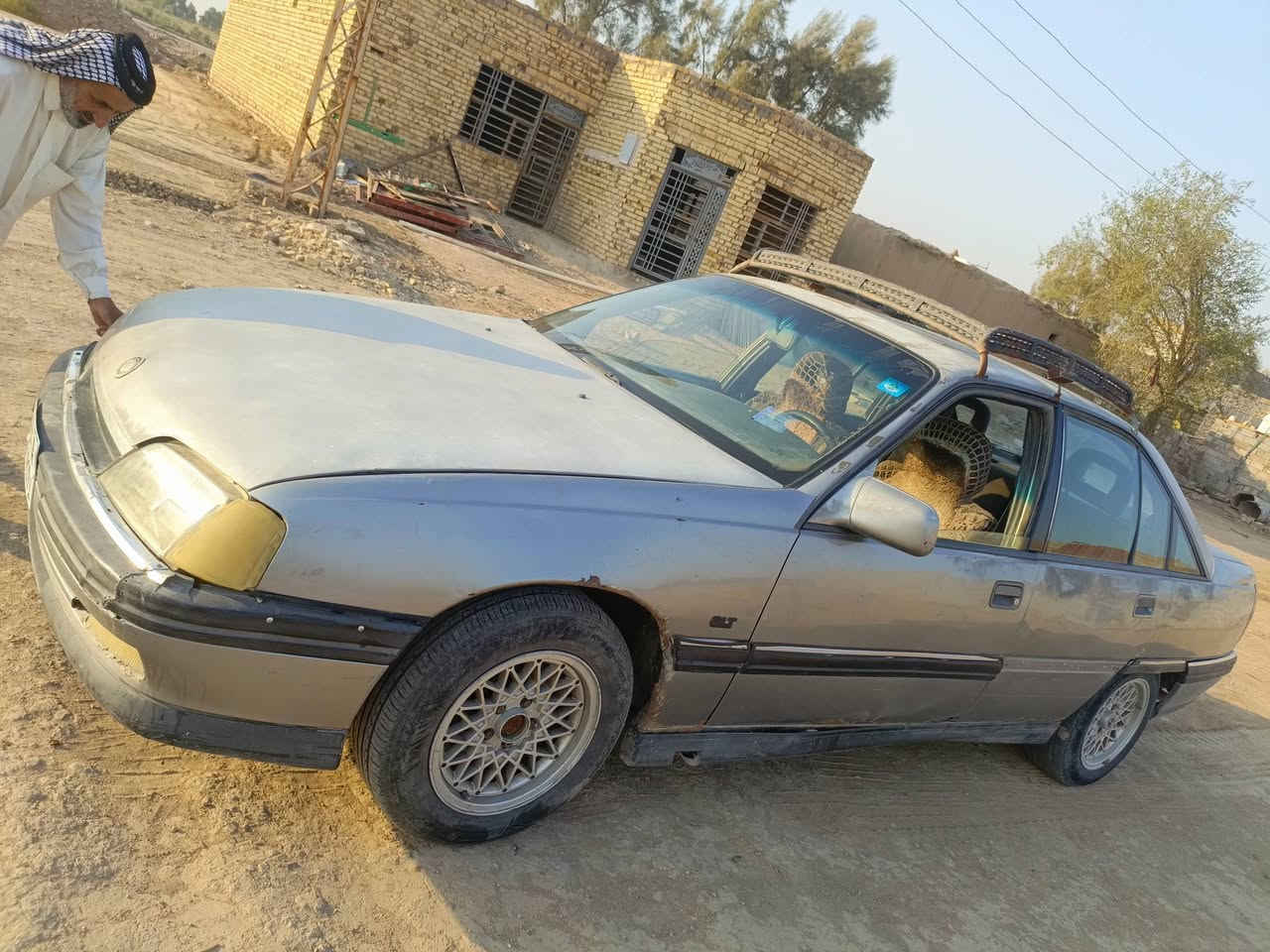 سلام عليكم اوبل اوميكا موديل 93 رقم نكليزي بابل 
موجوده بلديوانيه بناحية نفر  للاستفسار  ***********
