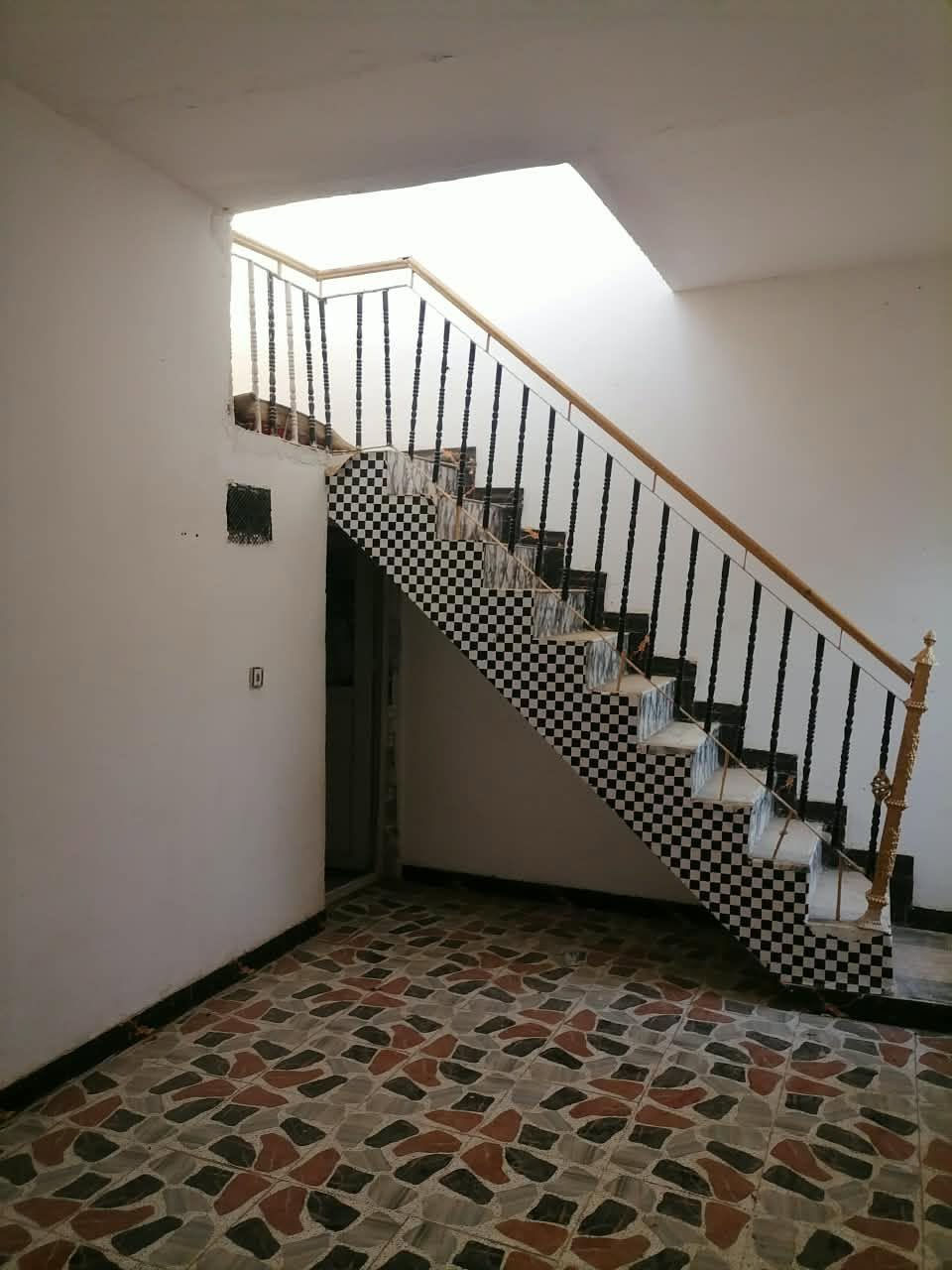 #بيت_للبيع_بسعر_مناسب_جداً 
بيت للبيع بسعر مناسب 
 استقبال ضيوف ومطبخ وصالة معيشة وغرفة نوم وصحيات داخلية وصحيات خارجية 
وساحة بداية البيت كراج
والخدمات كامله / ماء ، كهرباء وطني وخط مولد مستمر واصل للبيت 
المساحة ١٠٠ طابو زراعي مسجل بالبلدية سند ٢٥ مرقم بلدية
مكان البيت /حولي الخصيمة فرع محلات بركات الحسين
... 
البيت مفرغ وجاهز للسكن يعني تتكاتب ومباشرة تسكن المولدة خط مستمر وباقي بالبيت
التفاصيل أكثر 
اتصل أو راسل واتساب على الرقم ‏‪***********‬‏
