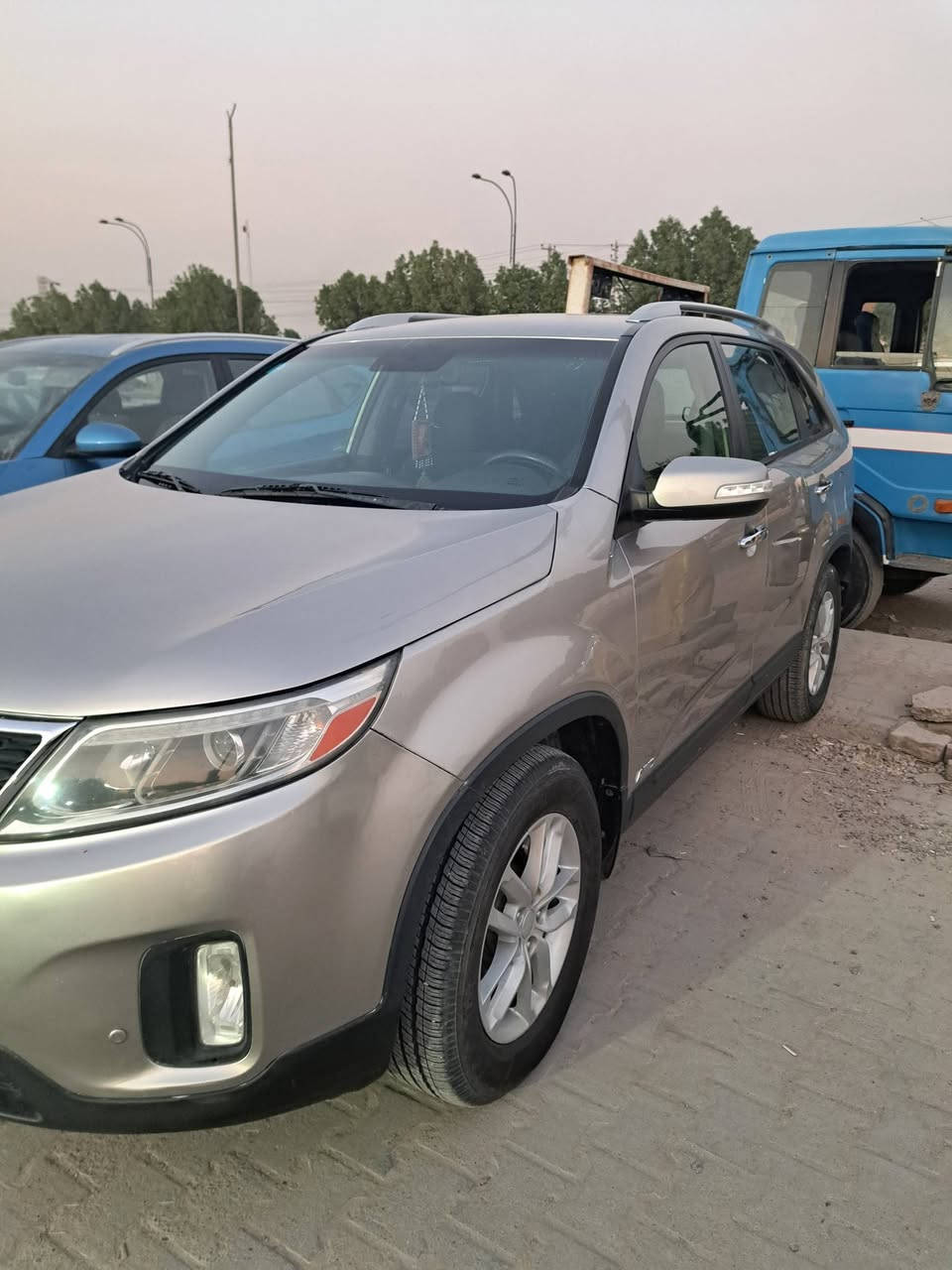 السلام عليكم
سورنتو موديل 15 
امريكي 6 سلندر 
تحكمات ستيرن 
7 راكب 
دفع رباعي AWD
حساسات خلفيه 
بيهه بنيد  صبغ  فقط 
رقم بغداد  
السعر 153وبيهه مجال بسيط 
السونار موجود بس قديم التاريخ 
مكاني بابل  
***********
