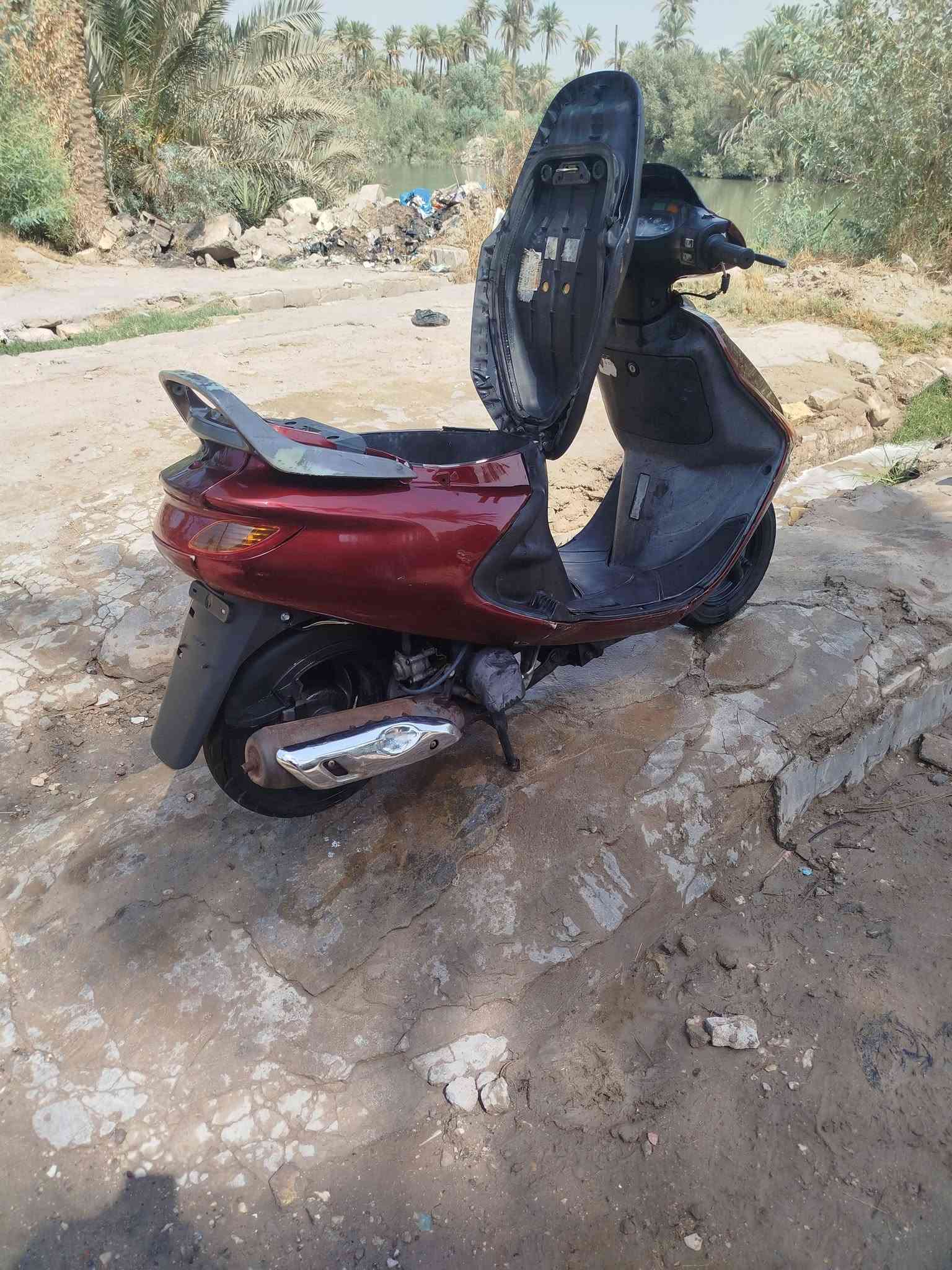 السلام عليكم دراجه فراشه مالت حاويه للبيع دراجه صار لها شهرين من طالعه من الوكيل الدراجه نظيفه نقره سلف كهربائياته كلها شغاله دراجه مال جناي سعر 450 وبيها مجال مكان الديوانيه قضاء الشاميه***********
