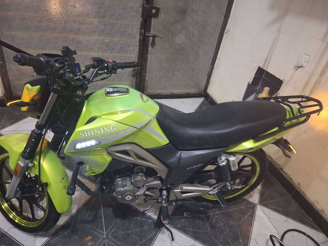 دراجة شاينينغ ٦ كير اوراق اصولي مو سكنر وصل الشراء ايضاً وياها موديل 23  250cc 

محرك ممفتوح نهائياً سعر مليون و 400 الف وبي مجال بسيط الرقم 

***********
