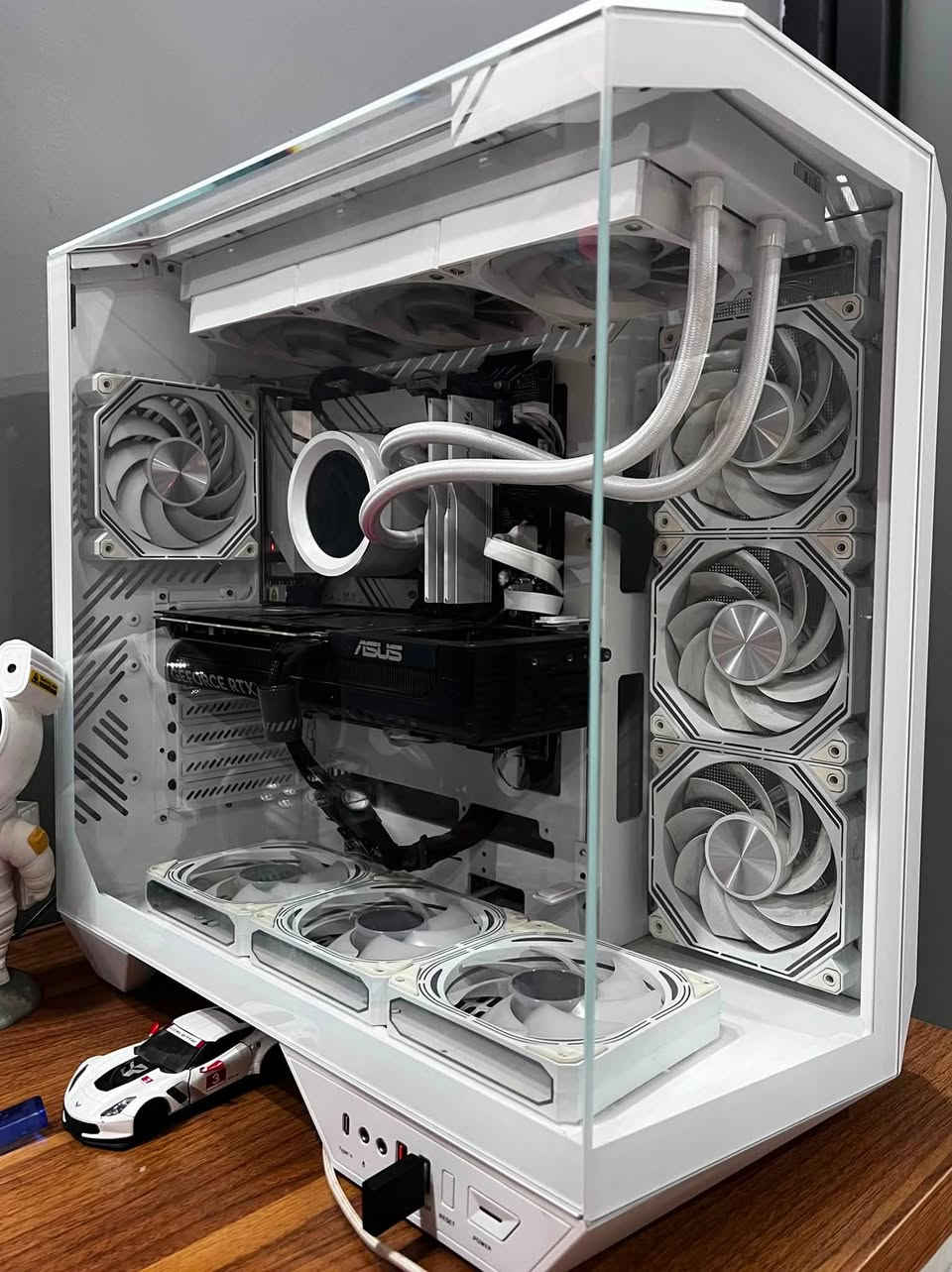 pc للبيع
تجميعه نظيفه كلش واستخدامها كلش قليل واي فحص تريده موجود والكراتين موجوده وكلش مظلومه بالصور بالحقيقه احلى
cpu : i5 14600kf 
GPU : RTX 5070 ASUS PRIME 12GB 3fan
 RAM : G.SKILL Ripjaws M5 RGB DDR5 32 (2x16GB) 6000MHz WHITE
 motherboard: B760m ASUS PRIME WIFI DDR5
COOLER  SAMA PRO360 WHITE 
‎المبرد بي شاشه طبعا 
CASE : DARK FLASH DY470 WHITE 
KIT fan inf24T 3in1 WHITE
 hard : KINGSTON M.2 1T GN4
PSU : FSP 700W Bronze
السعر 2500 مكاني بغداد الغزاليه
واتس
***********
