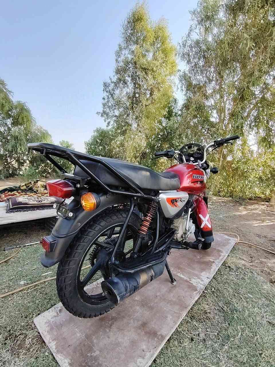 سلام عليكم شباب بوكسر للبيع أوراق اصولي موديل 2019 طالعه بل 21 وصل معرض موجود كهربائيات كلهه شقاله السعر ب800 وبيهه مجال للشراي بيهه خيط بخار دراجه كلش نضيفه بعدهي جديده محرك ما مفتوح  رقم الهاتف ***********
