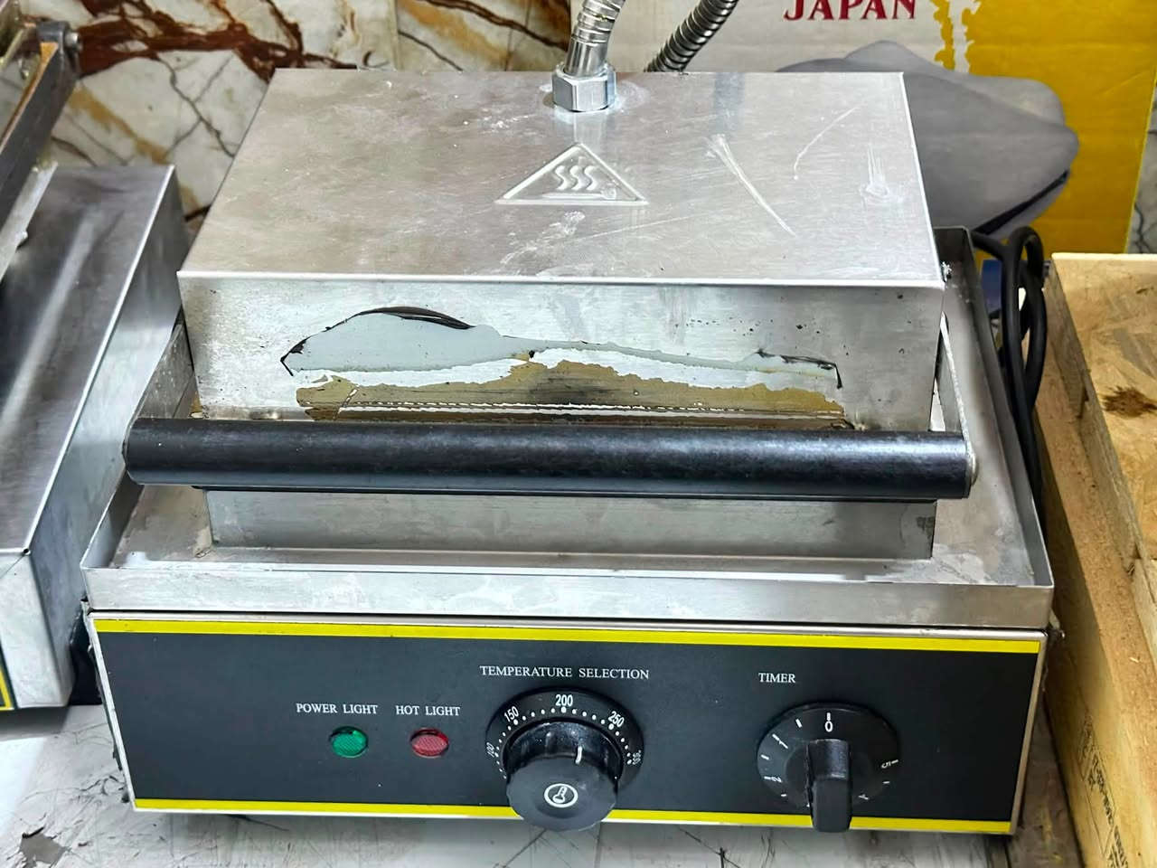 ماجستير إيطالي مكينه قهوه السعر بـ16 ورقه 

طاحونه قهوه بـ150 الف 

جهاز الوافل: بـ125 الف 

جهاز الكريب: بـ100 الف والأسعار قابله للتفاوض 
والأرقام 
***********
***********
