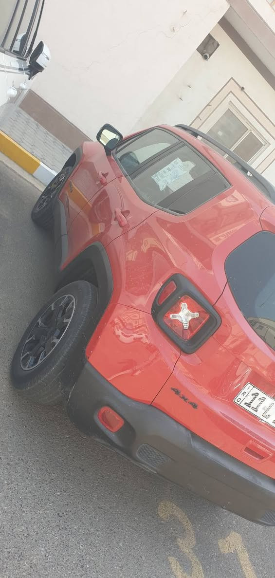 سيارة رنكيد موديل 2023 فول ماعدا الباموراما
لون احمر دم الغزال

محرك 1300 تيربو
ماشية 20 الف فققققققط
جديدة بمعنى الكلمة شرط ريحة الشركة بعدها بيها 
تبريد ثلج. 
فور ويل
كاميرات خلفية 
بصمة تشغيل
التشغيل عن بعد
شاشة كبيرة اندرويد
ضربتها فقط خشم مدكر
غرفة السيارة لون اسود 
سيارة جديدة بمعنى الكلمة 
وللعلم هواي بيها بعد مواصفات  
السعر 105 بيها م@جال قليل اذا شراي
للاستفسار الاتصال على الرقم التالي 
***********
مكان سياره بصره

نص مكتوب في الصور:
- 6:44 6 / 13 Search by VIN or Lot # en Catalog / JEEP / RENEGADE / 2023 Jeep Renegade Latitude 2023 Jeep Renegade Latitude vin: ZACNJDB18PPP44348 Jeep 4x4 All photos in HD quality On-line chat 2023 Jeep Renegade Latitude Red vin: ZACNJDB18PPP44348 autohelperbot.com