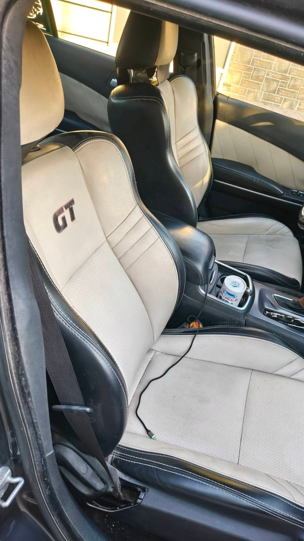 GT 19
معروفه مواصفات الجيتي 
حادثه جانبي موضح في صوره
ايرباك فقط برده وراجع 
كير مكينه مكفولات 
بجم كبس شركه 
سياره جاهزه وبدون اي نقص 
رقم بغداد 
ماشيه ١٧٧ الف كيلو
التواصل ع الوتساب 
***********