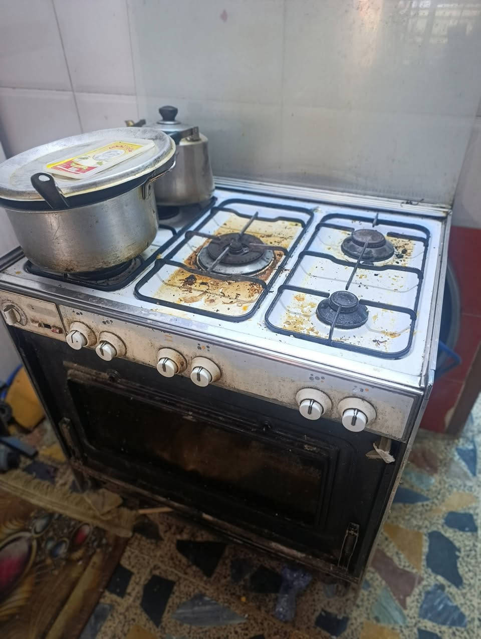 طباخين طباخ يشتغل مابي شي وثاني عوزه عيون وترتيبات للبيع ثنينهن مابيع واحد ثنينهن ابيعن  والشراي يتصل واتساب ***********
