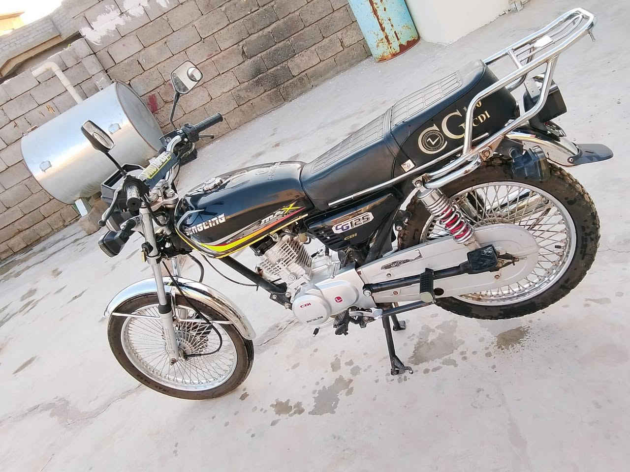 السلام عليكم  موطور سولنك للبيع موديل 24
محرك شرط ما مفتوح كهربأيات كلهن شغالة ما يعوزو كلشي  
المكان الشرقاط الجميله 
السعر 650 
الخاص مفتوح او اتصل ***********
