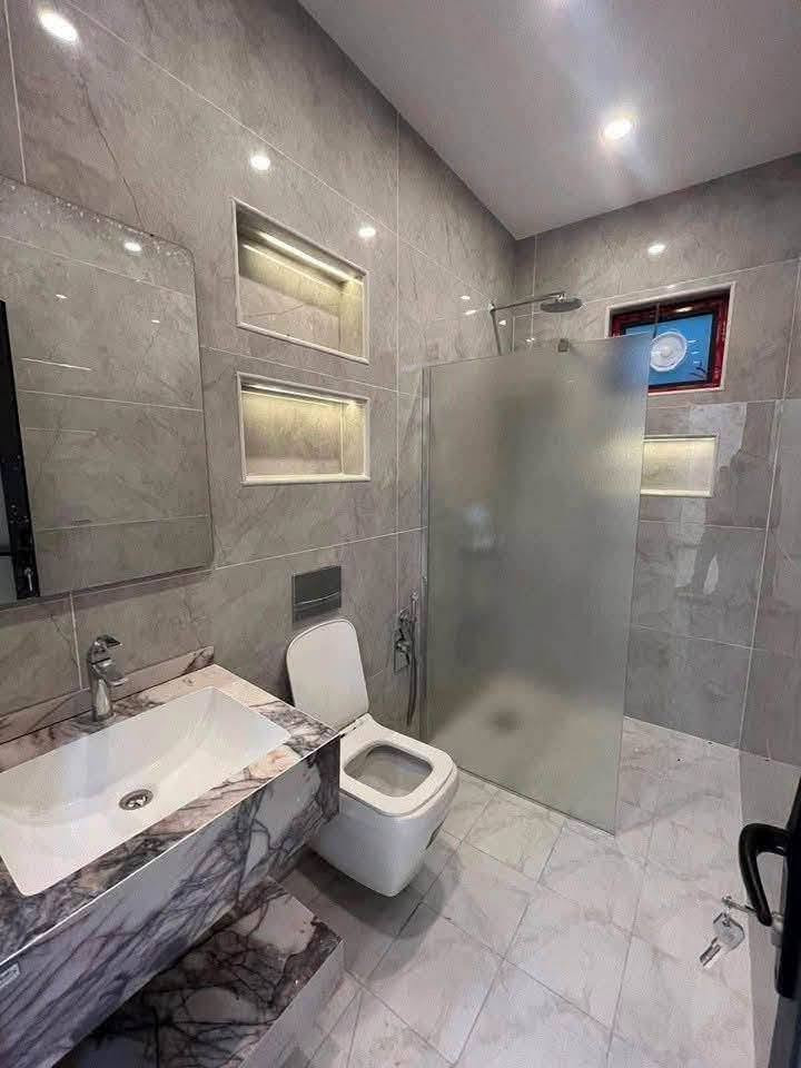 150 متر  🏠 350 مليون وبي مجال 

الواجهه 6م النزال 25م محتويات
 الدار على كراج وحديقه 

وصاله  ضيوف ومطبخ ومناورر 2 
 وهول وحمام غرفه نوم 

الطابق الثاني 4 غرف نوم  و 3 حمامات
 
حي الجهاد ديوان المخابرات شارع عريض وهادء
السعر مناسب ‏‪***********‬‏ 📞 بي واتساب
