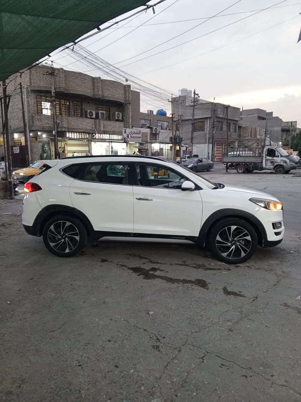 توكسان 2020 رقم اربيل خليجي
مواصفات: فول 1/1
محرك 2000
بنوراما 
حساسات امامي خلفي 
كشن كهرباء 
كشنات جلد 
مري شفط 
كاميرا خلفي 
ثلاث انظمة قيادة 
تبريد قطعتين 
زجاج السائق  Auto
السيارة جاهزة و عليها ادامة كاملة 
و حدادية جديدة
السيارة بيهه مكانات صبغ ابيع احزام صبغ 
 ماشيه 80 الف km
سعره كولش مناسب
مكان سياره بغداد
 اي استفسار اتصال ع رقم صاحب سياره اني مكلف بل النشر

  ***********

