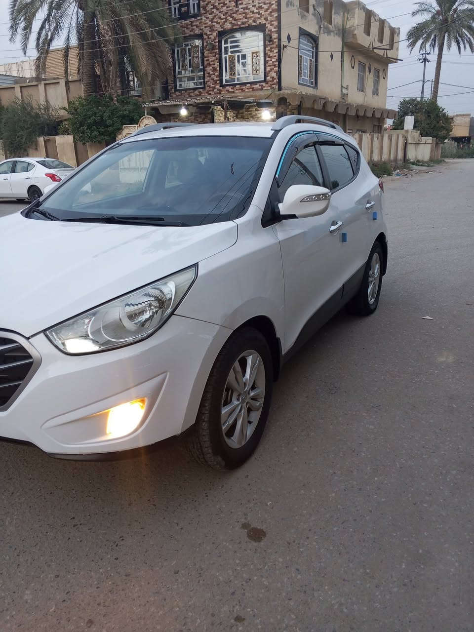 السلام عليكم توسان موديل 2013 خليجيه مكينه كير حداديه تخم تاير تبريد شغال السيارة بيه فقط بنيد بدون دواخل رقم بغداد دولي تحويل مباشر ماشيه 178 السيارة مال جناي بالعافيه عل ياخذه السعر 130 رقم الهاتف *********** ما متواجد على الفيس
