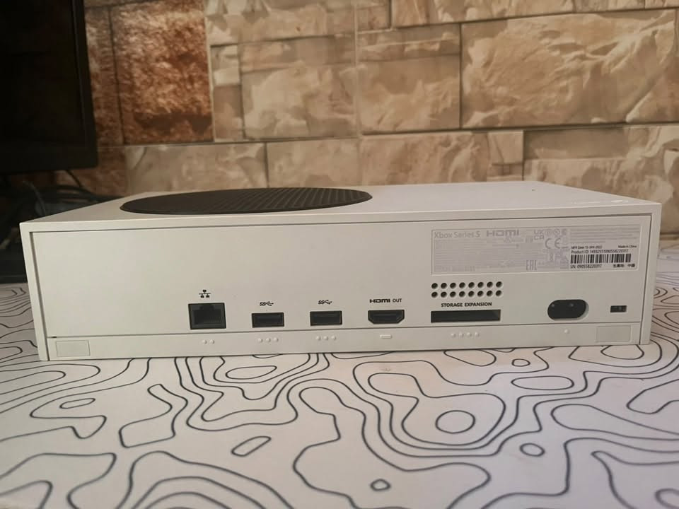 اكس بوكس سيريس اس • ٥١٢ غيغا SSD • نظيف جداً