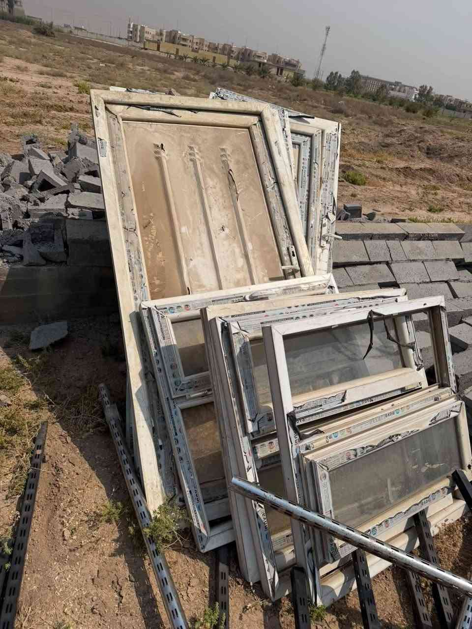 سندويج وبوب وشبابيك pvc  للبيع هذا رقم صاحبهن ***********
